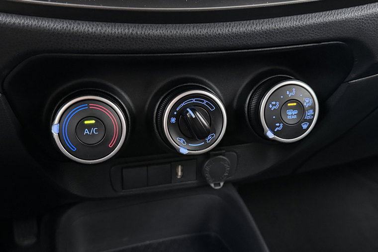 Vehicle Image 25