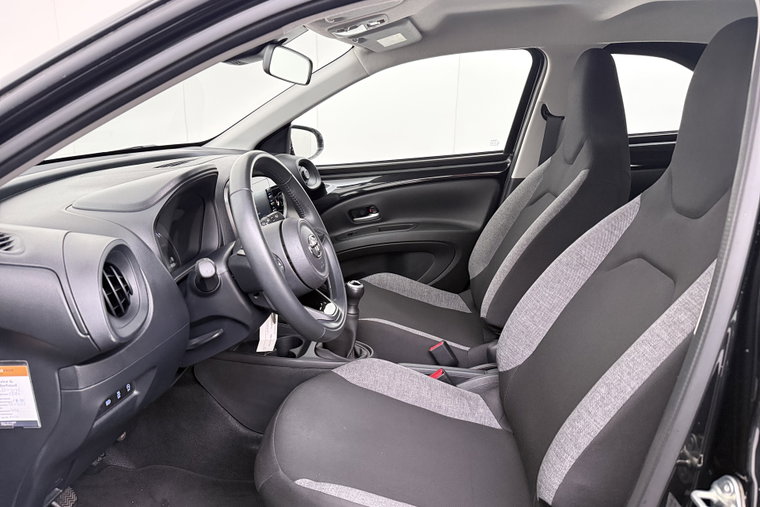 Vehicle Image 10