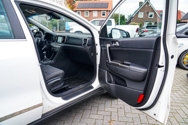 Vehicle Image 25
