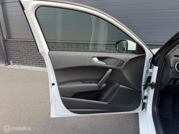 Vehicle Image 28