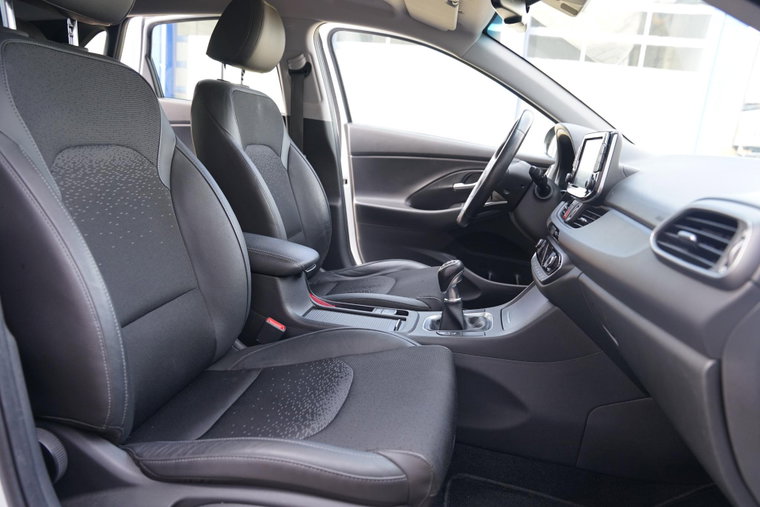 Vehicle Image 16