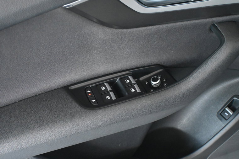 Vehicle Image 26