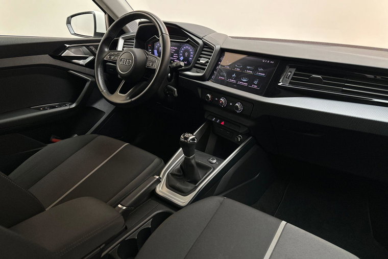 Vehicle Image 13