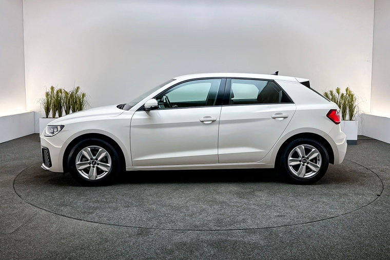Vehicle Image 7