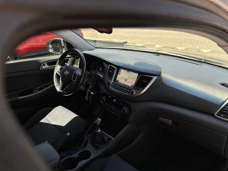 Vehicle Image 16