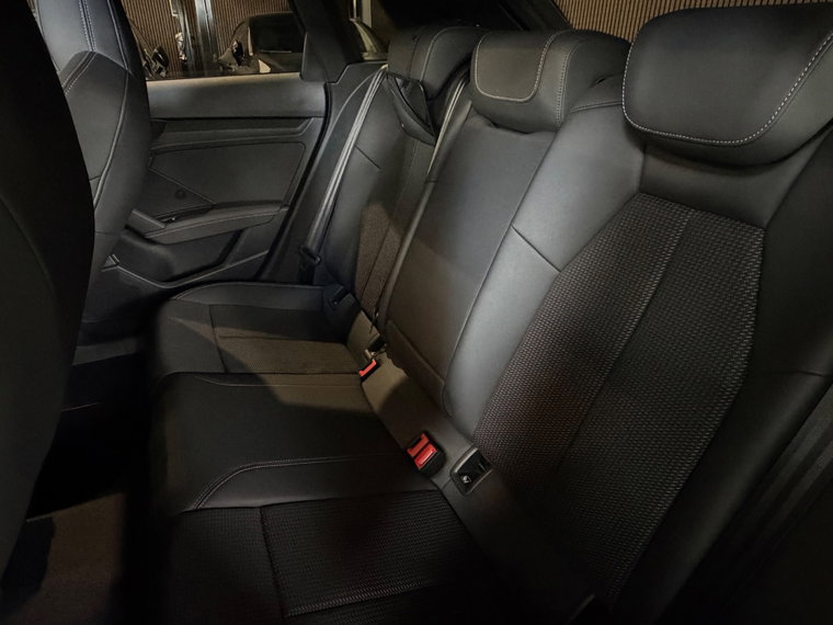 Vehicle Image 41