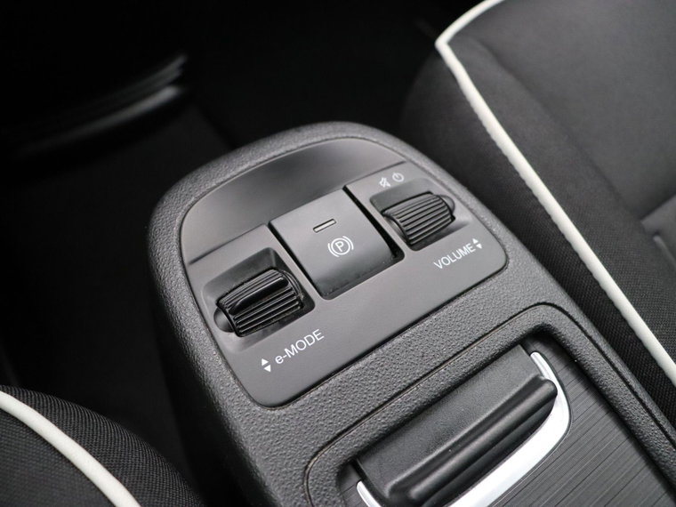 Vehicle Image 26