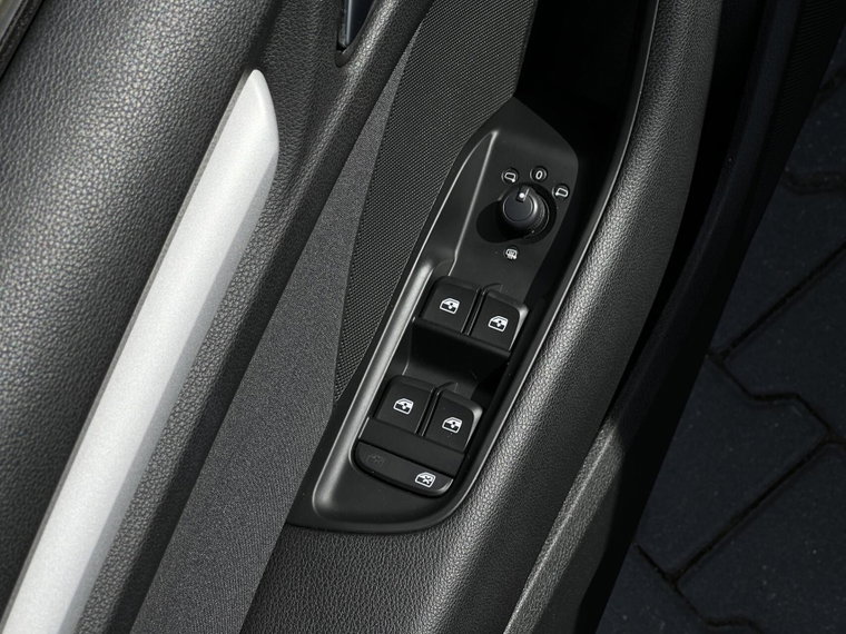 Vehicle Image 40