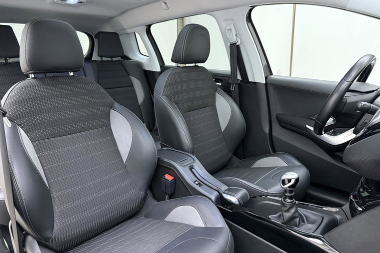 Vehicle Image 15