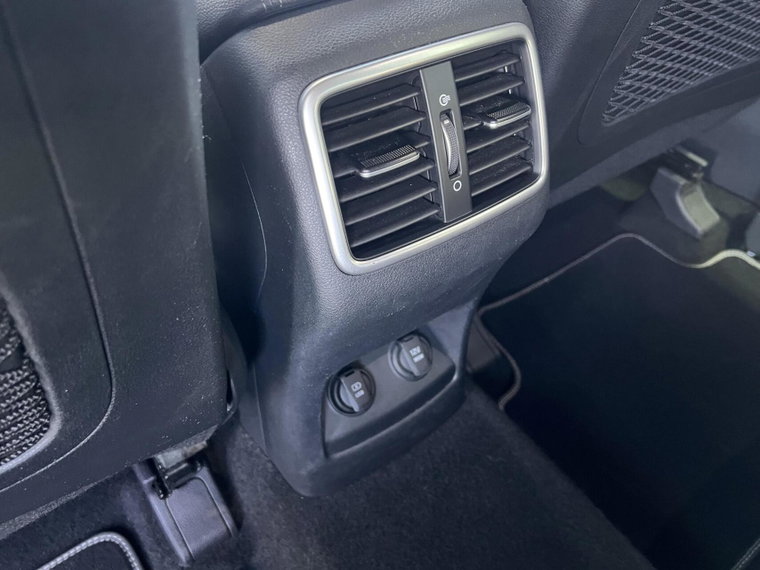 Vehicle Image 34