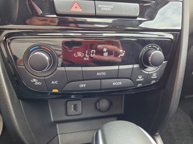 Vehicle Image 24