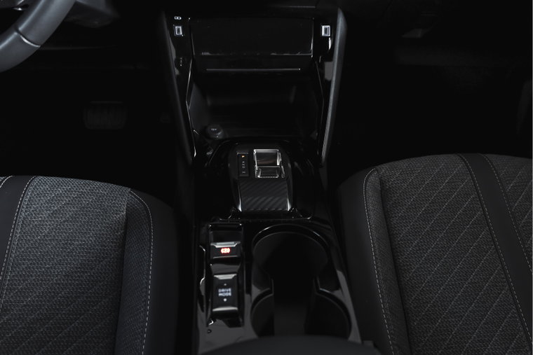Vehicle Image 25