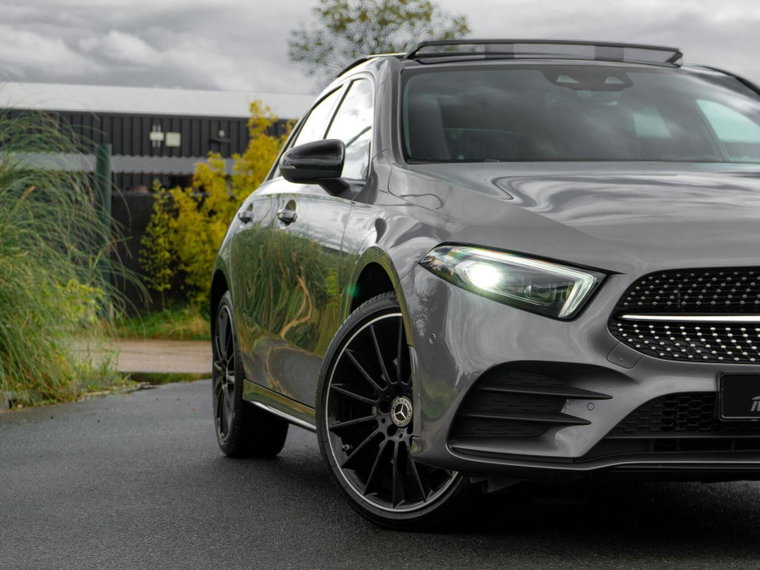 Vehicle Image 9