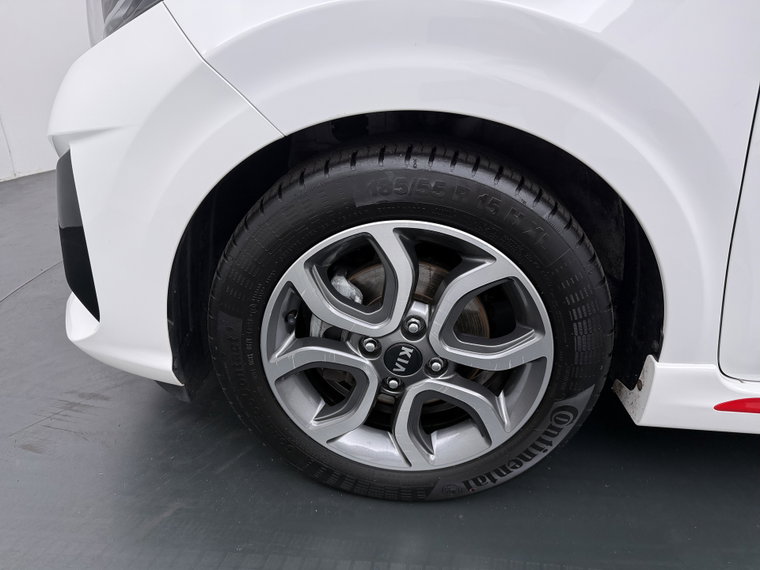 Vehicle Image 16