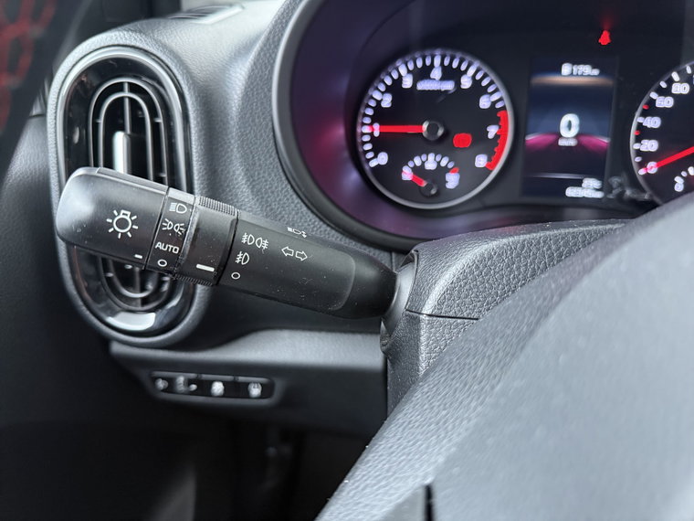 Vehicle Image 25