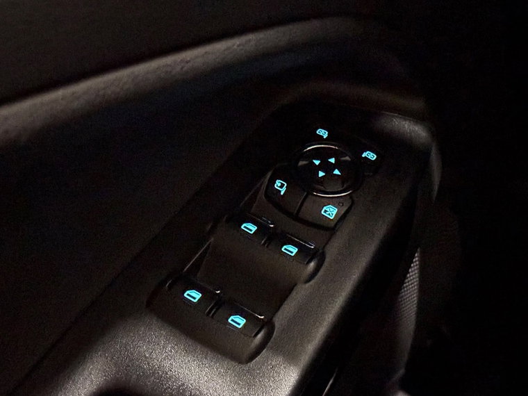 Vehicle Image 25