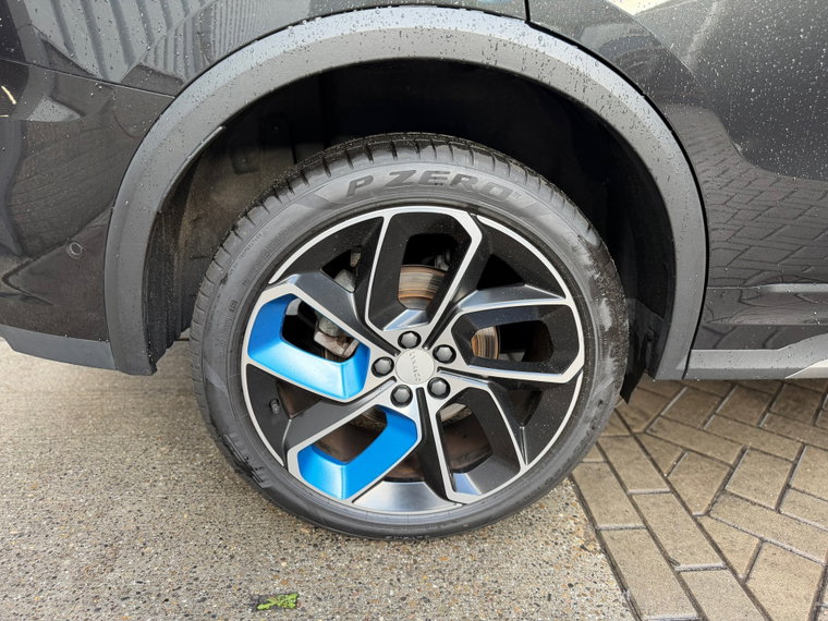 Vehicle Image 22