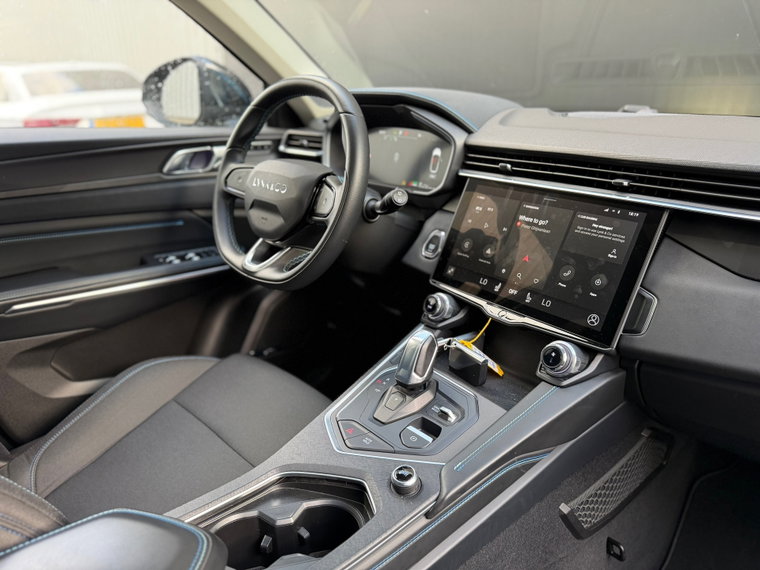 Vehicle Image 25