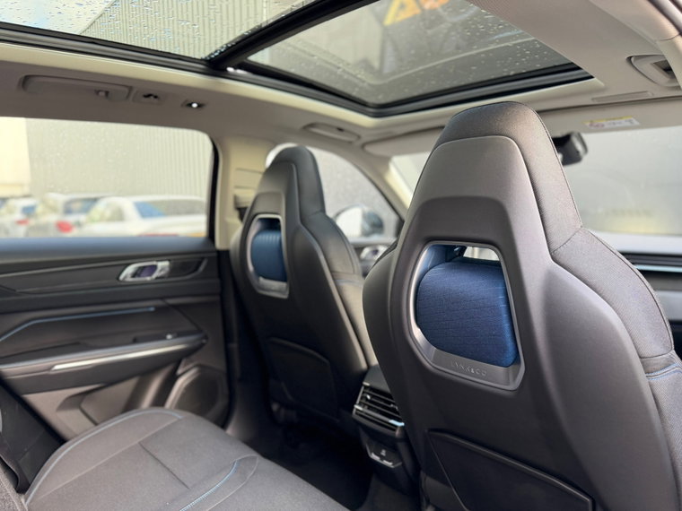 Vehicle Image 30