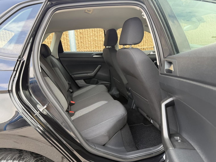 Vehicle Image 38