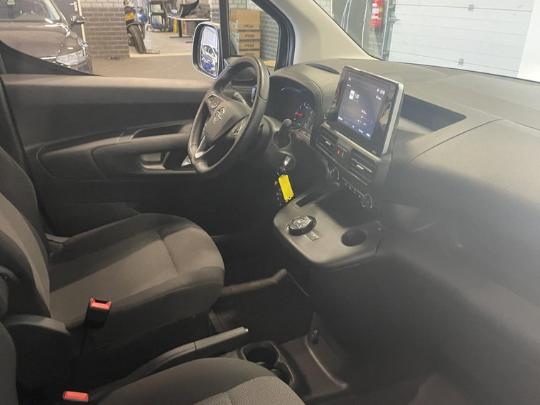 Vehicle Image 35