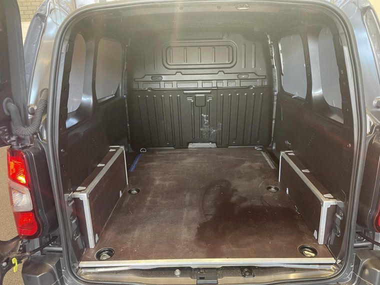 Vehicle Image 36