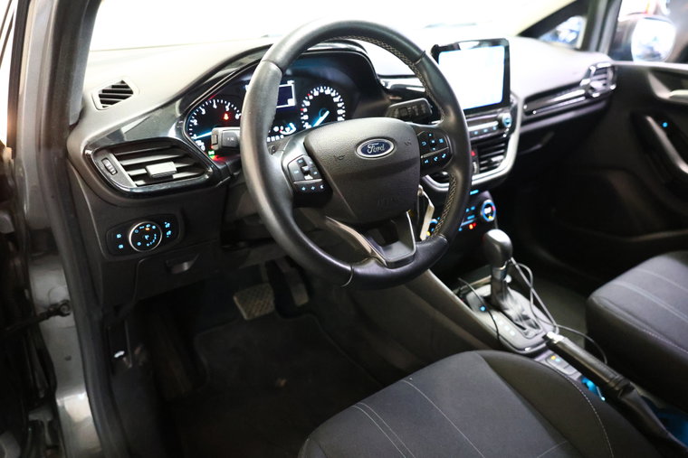 Vehicle Image 9