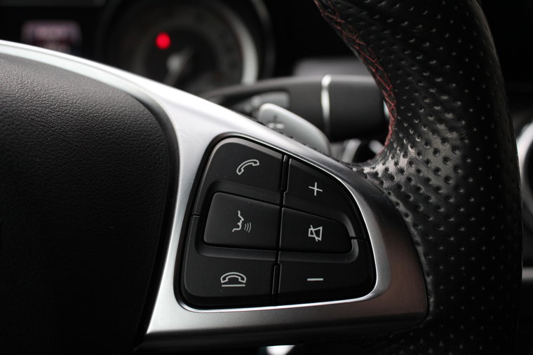 Vehicle Image 25