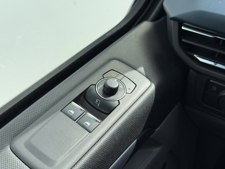 Vehicle Image 34