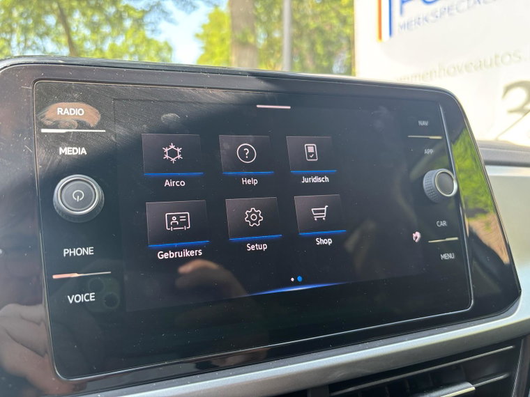 Vehicle Image 25