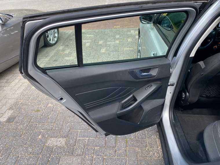 Vehicle Image 28