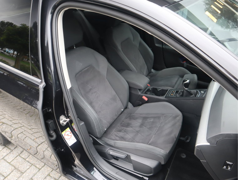 Vehicle Image 33