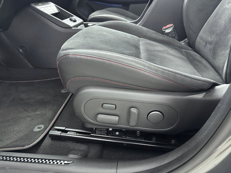 Vehicle Image 25
