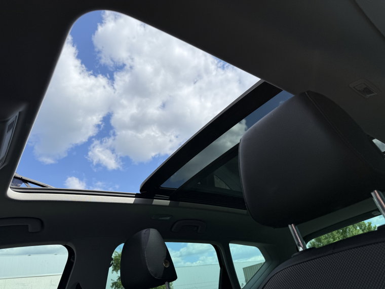 Vehicle Image 28