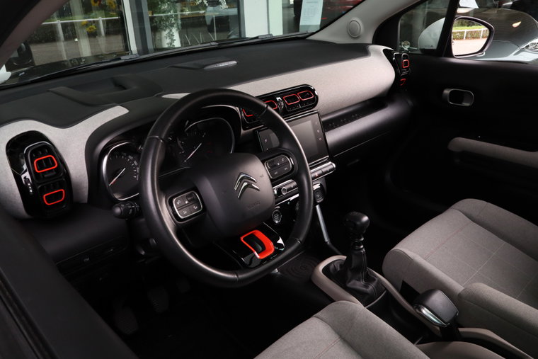 Vehicle Image 15