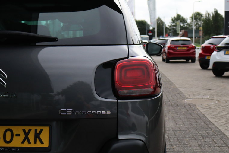 Vehicle Image 32