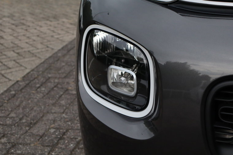 Vehicle Image 35