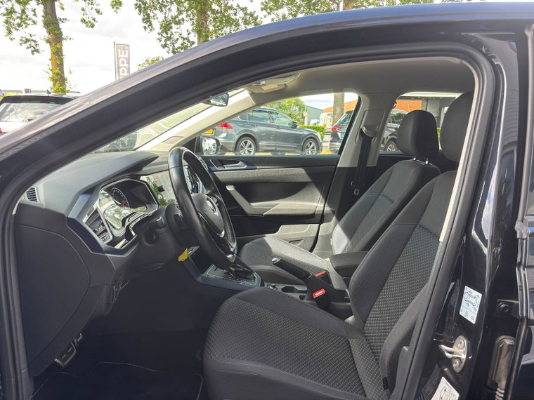 Vehicle Image 22