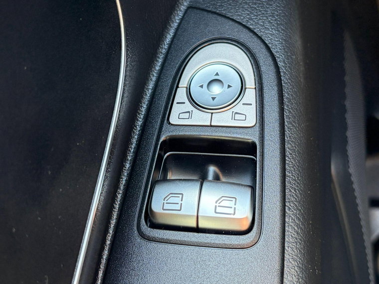 Vehicle Image 28