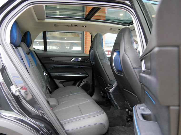 Vehicle Image 19