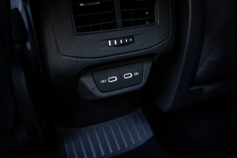 Vehicle Image 32