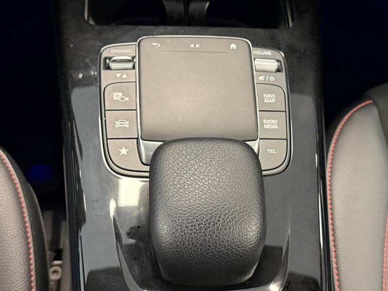 Vehicle Image 32