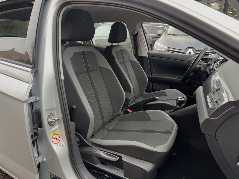 Vehicle Image 21