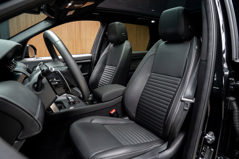 Vehicle Image 14