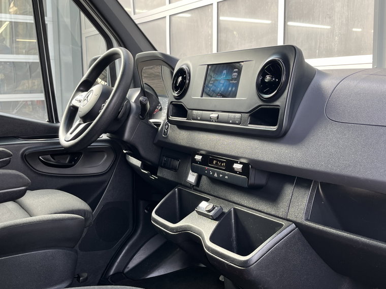 Vehicle Image 35