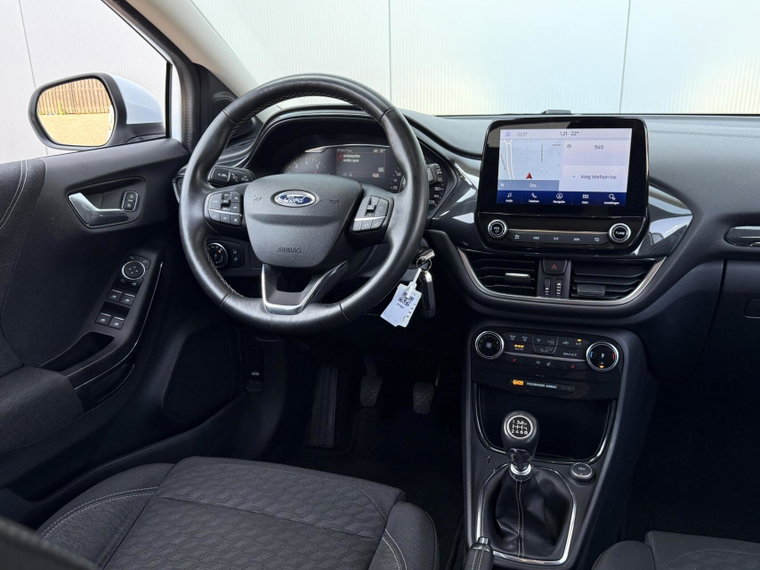 Vehicle Image 25