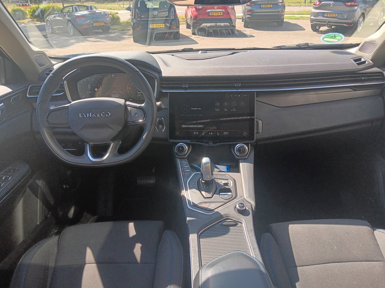 Vehicle Image 25