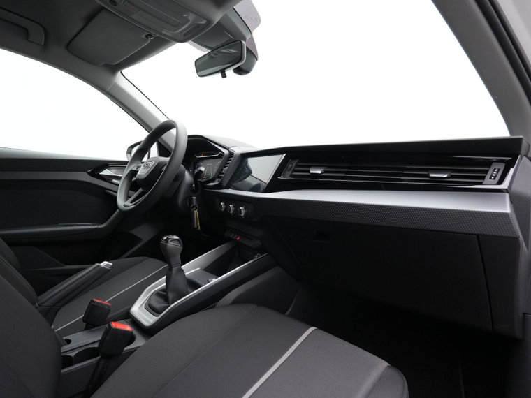 Vehicle Image 25