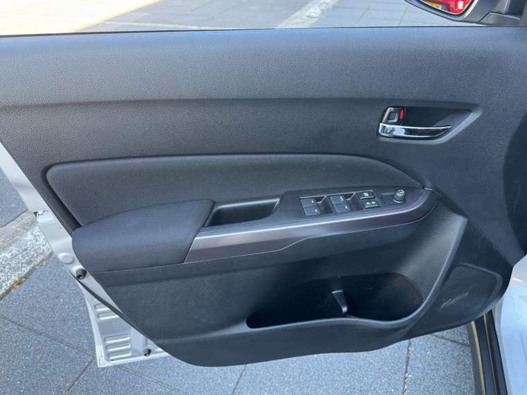 Vehicle Image 18