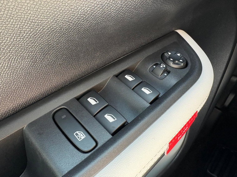Vehicle Image 26